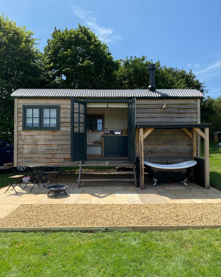 The Rabbit Warren Shepherd Hut Ketton Exteriör bild