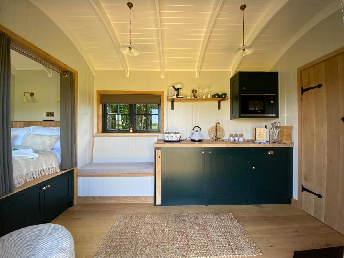 The Rabbit Warren Shepherd Hut Ketton Exteriör bild